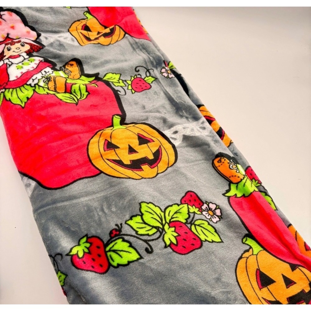 Strawberry Shortcake Halloween Plush Throw Blanket Gray Pumpkin 50x70 New